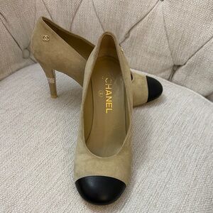 CHANEL Tan and Black Suede Pumps